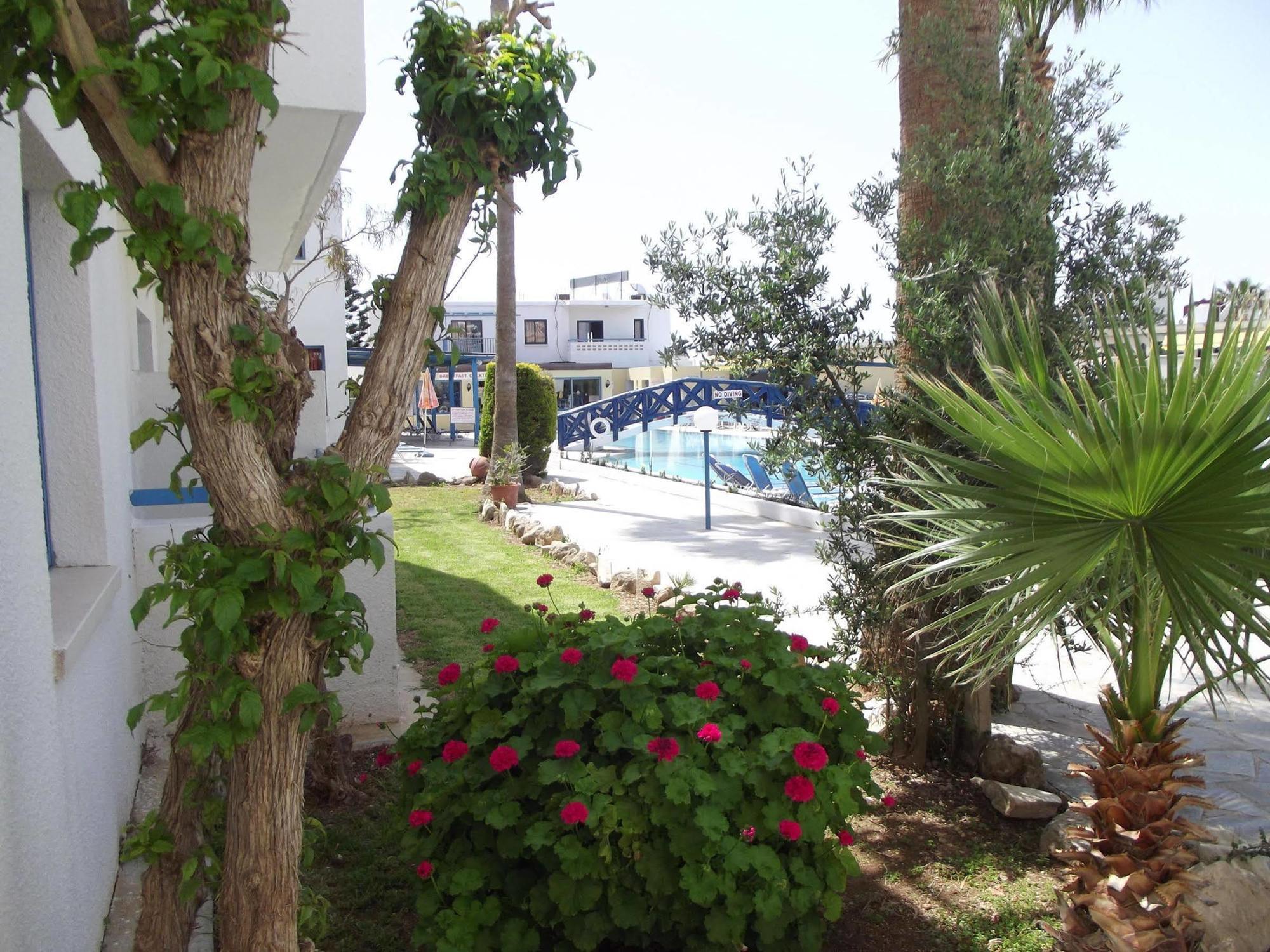 Kefalonitis Hotel Apartments Paphos Eksteriør billede