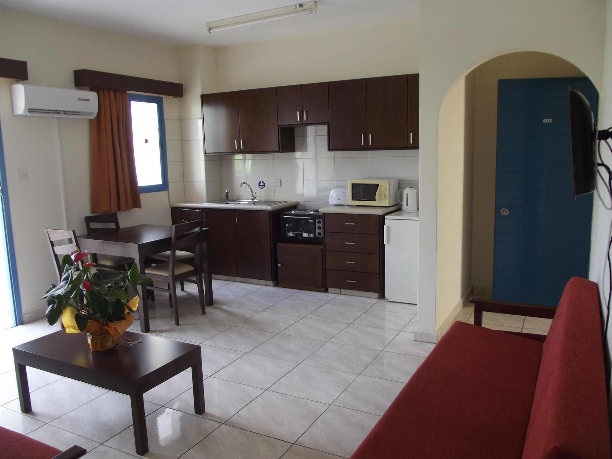Kefalonitis Hotel Apartments Paphos Eksteriør billede
